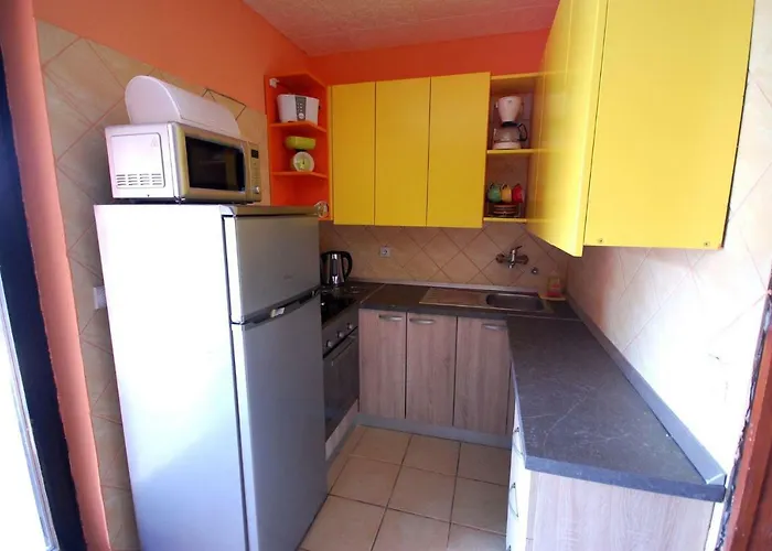 Juric By El-pi Tours Lägenhet *