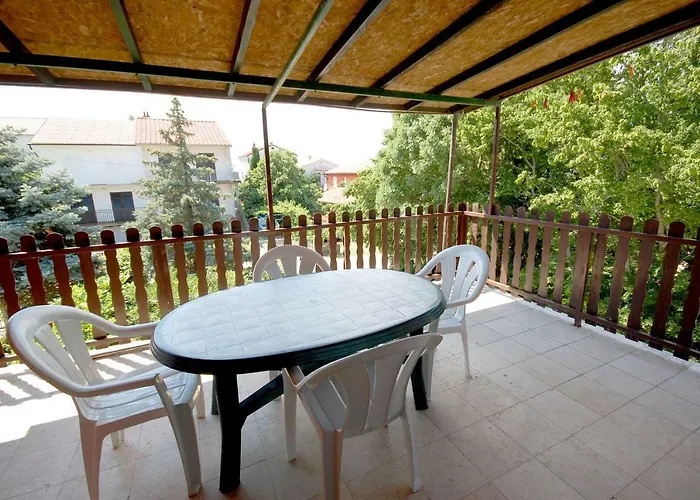 Juric By El-pi Tours Lägenhet *